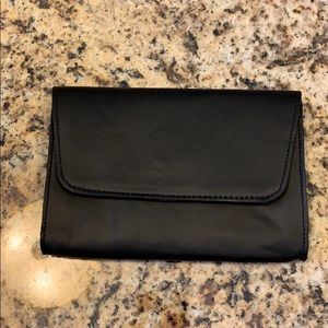 Black clutch